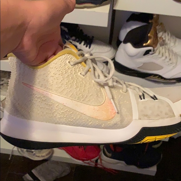 kyrie 3 - Picture 5 of 8